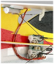 Featherweight servos on the 4-Site