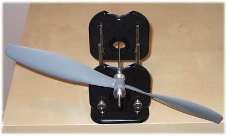 RC propeller balance - let the prop swing freely in the balancer